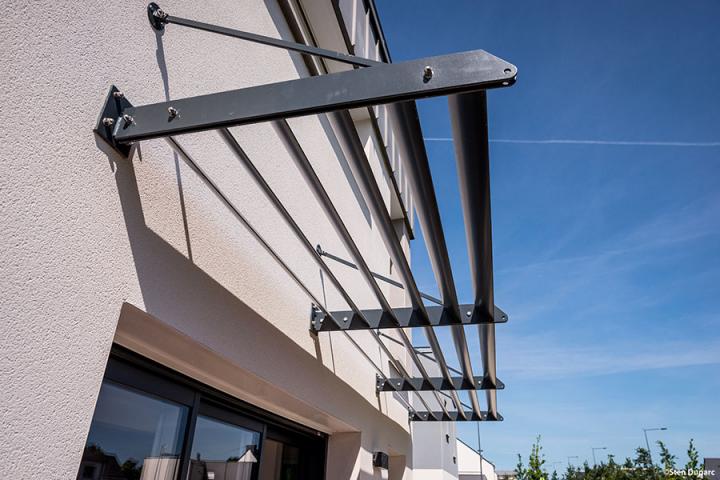 Maison Monopente Zinc Quartz avec brise-soleil à Domloup